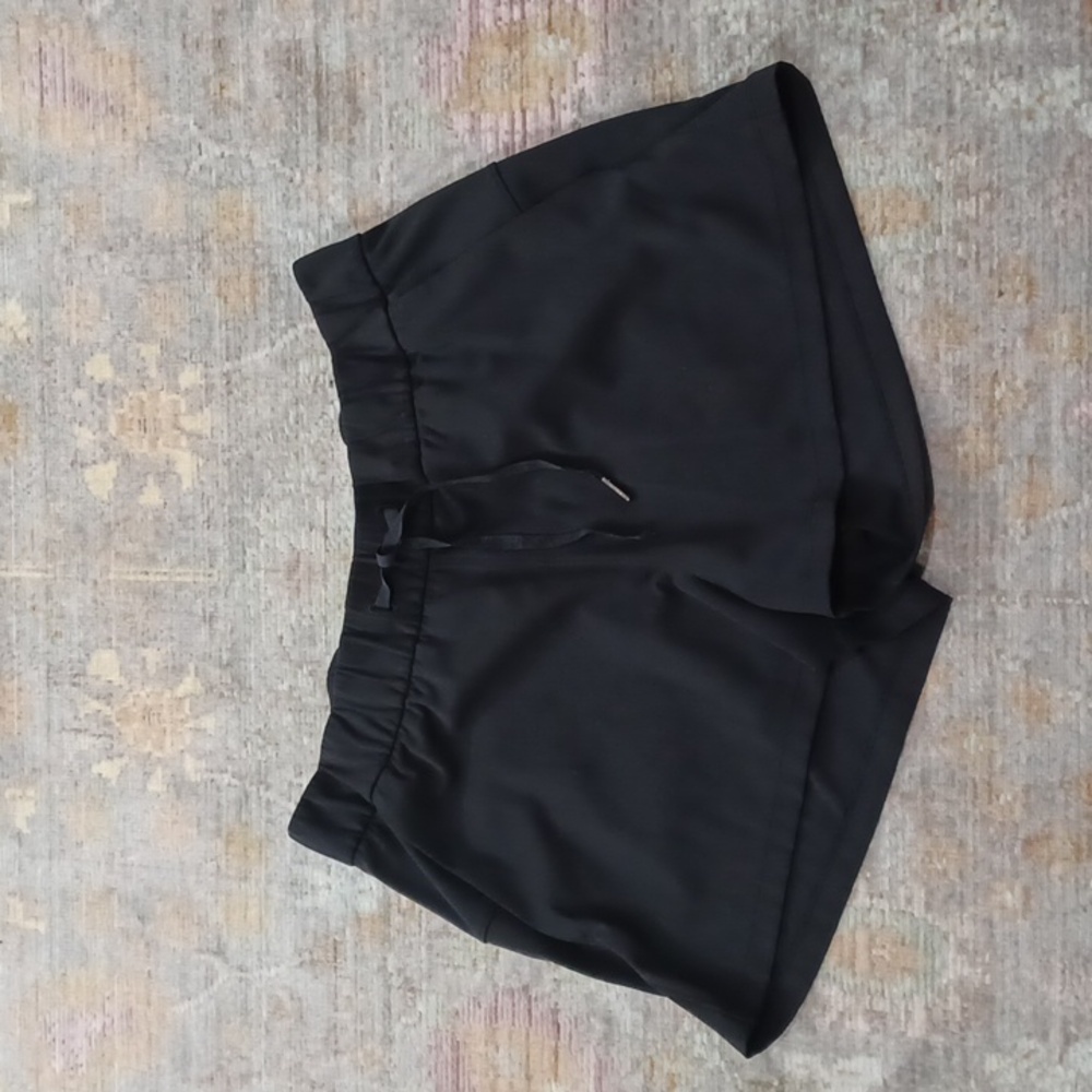Lululemon On The Fly Short - Picture 3 of 9